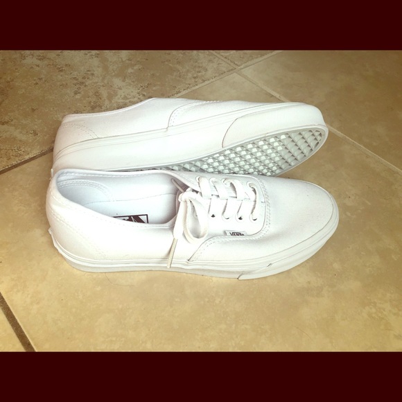 All white Vanz - Picture 1 of 3